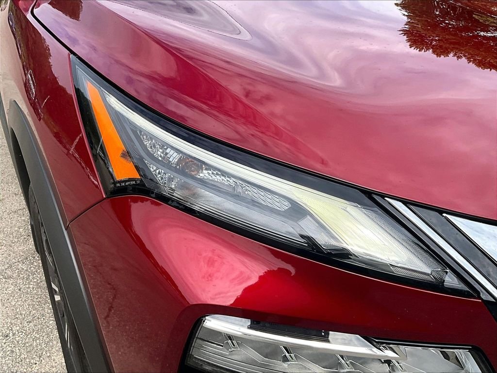 Used 2023 Red Nissan SV image 31