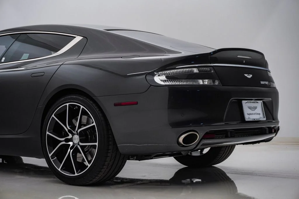 Used 2015 Meteorite Silver Aston Martin  image 11