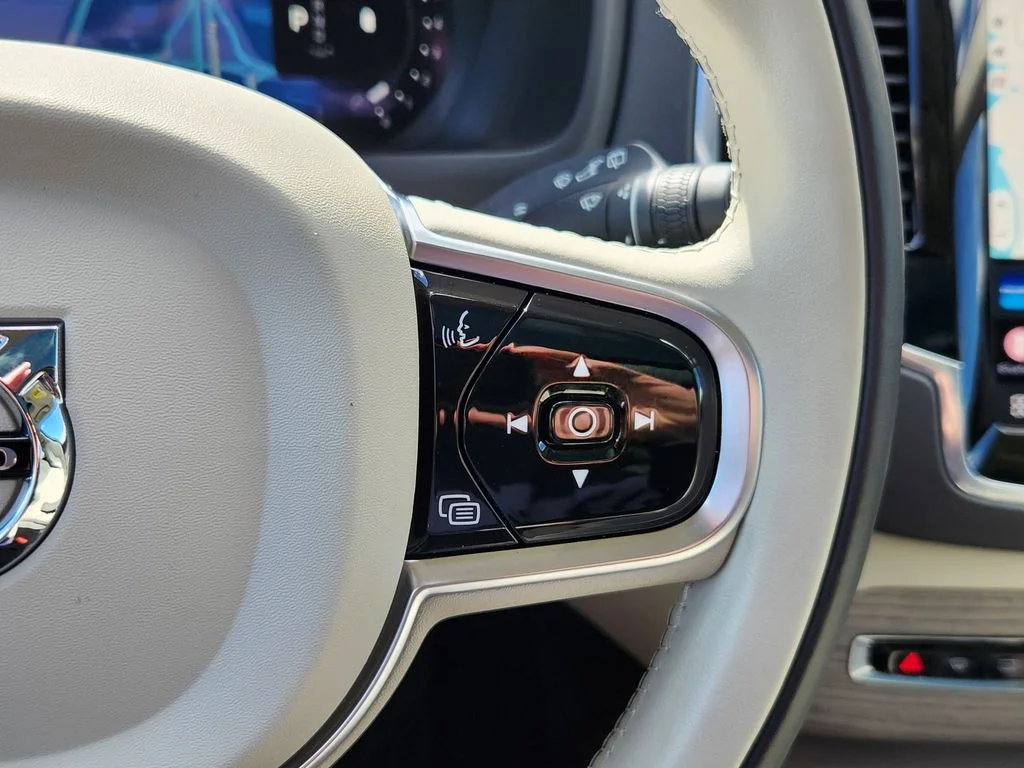 Used 2023 White Volvo Ultimate image 21