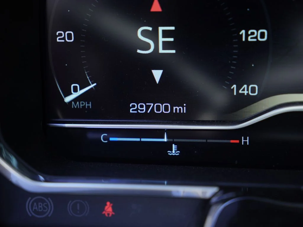 Used 2024 Red GMC Elevation image 4