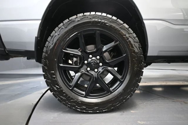 Used 2023 Silver Ram Laramie image 17
