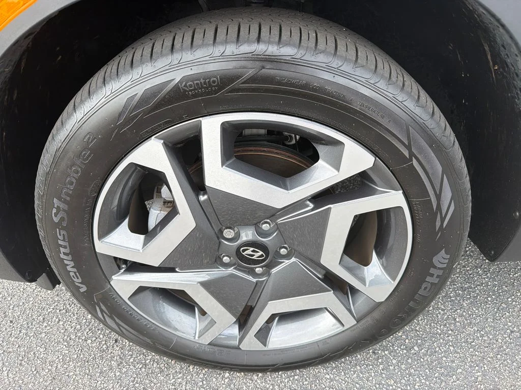 Used 2024 White Hyundai SEL image 11