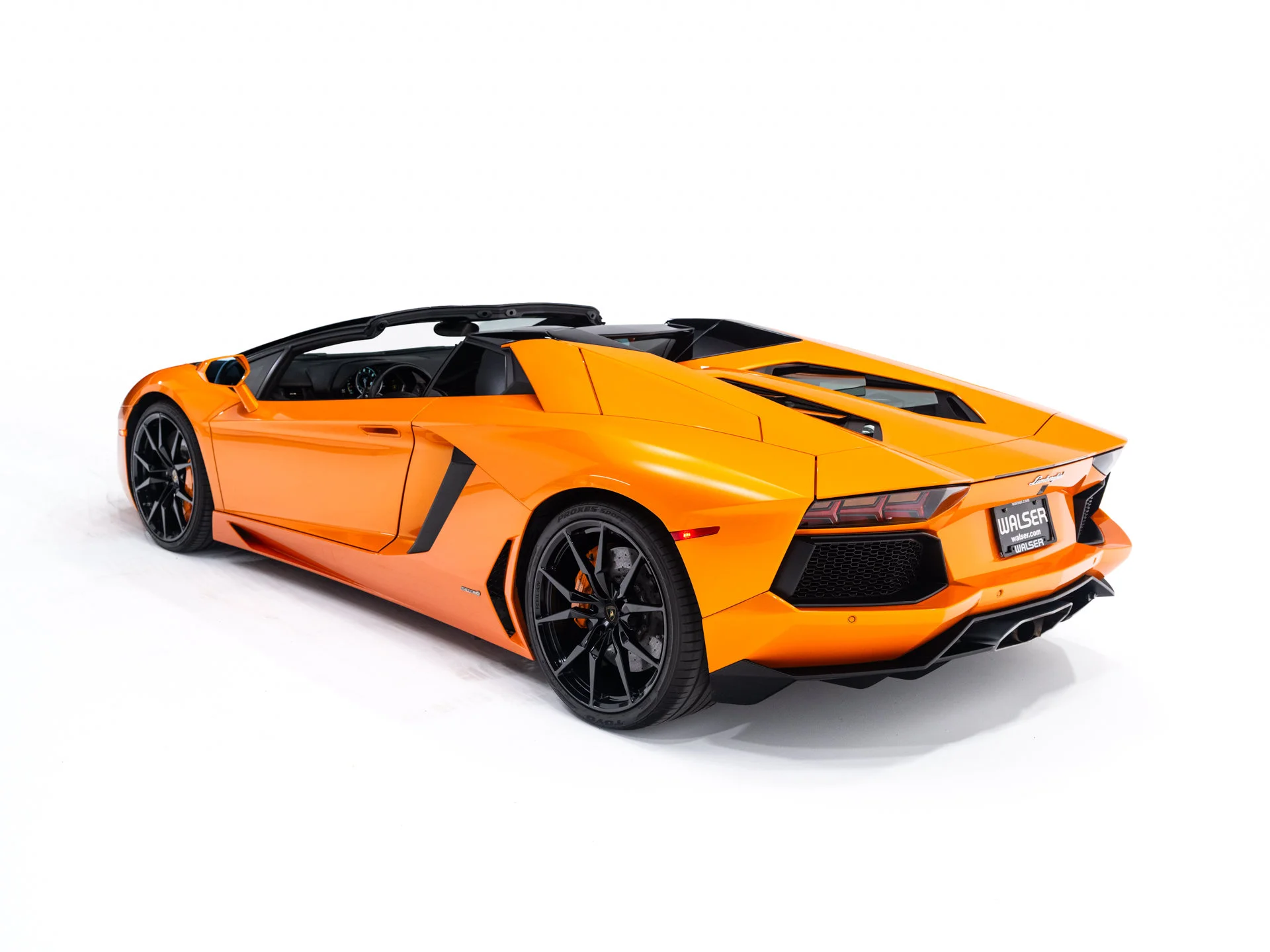 Used 2016 Arancio Atlas Pearl Effect Lamborghini LP700-4 image 4