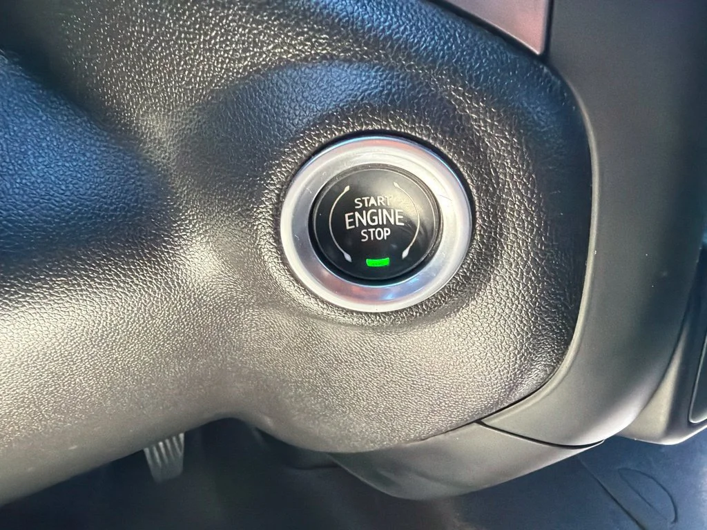 Used 2022 BLACK Chevrolet Custom image 33