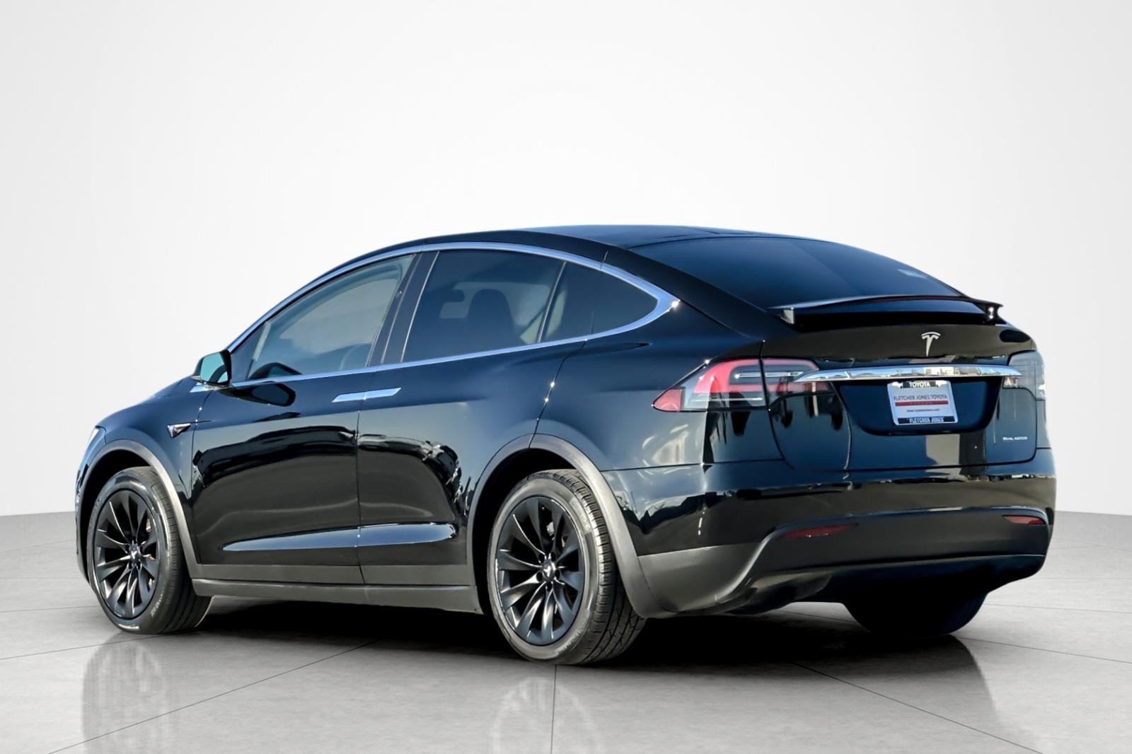 Used 2019 Solid Black Tesla Performance w/ Ludicrous image 3