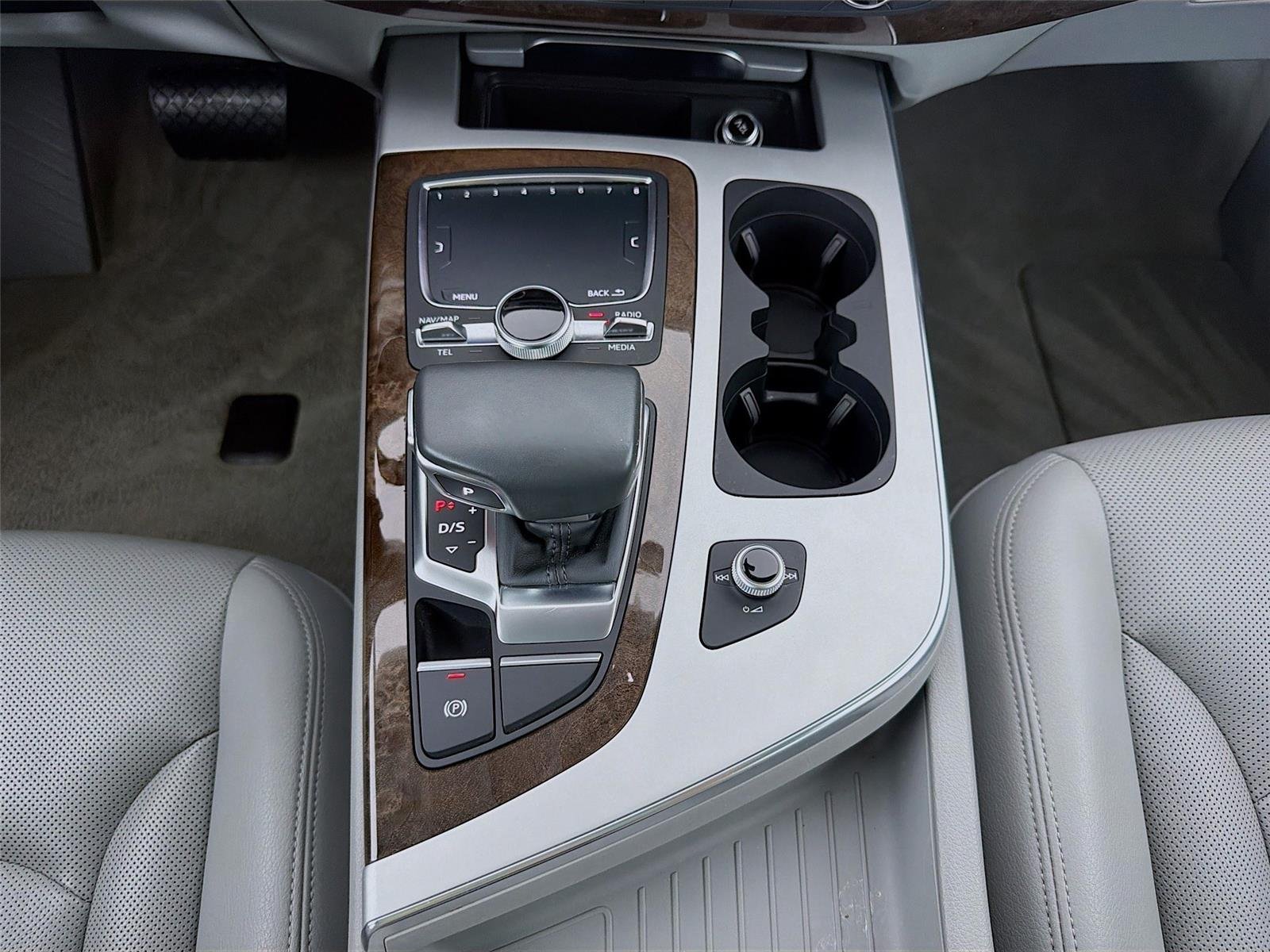 Used 2018  AUDI  image 19