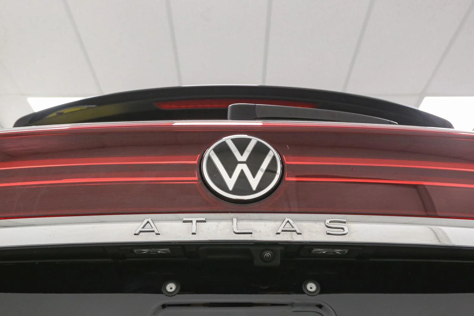 Used 2024 Deep Black Pearl Volkswagen 2.0T SE w/Technology image 15
