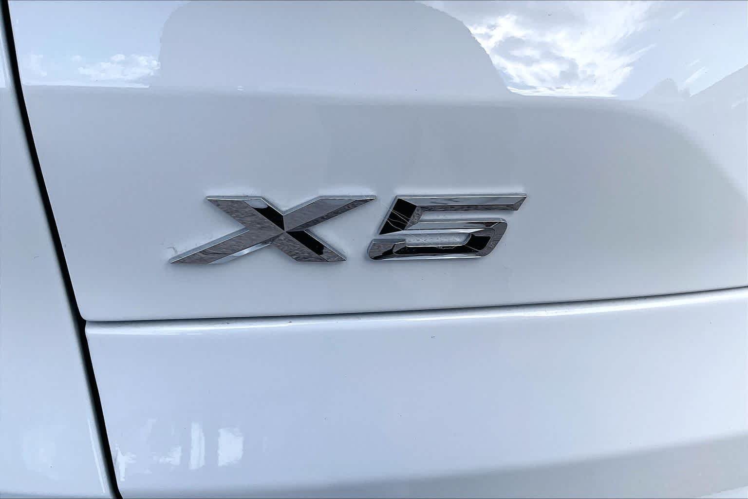 Used 2026 Alpine White BMW xDrive50e image 9