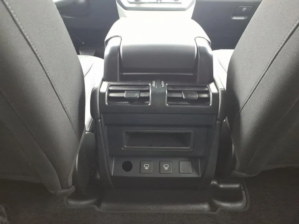 Used 2025  Land Rover S image 23