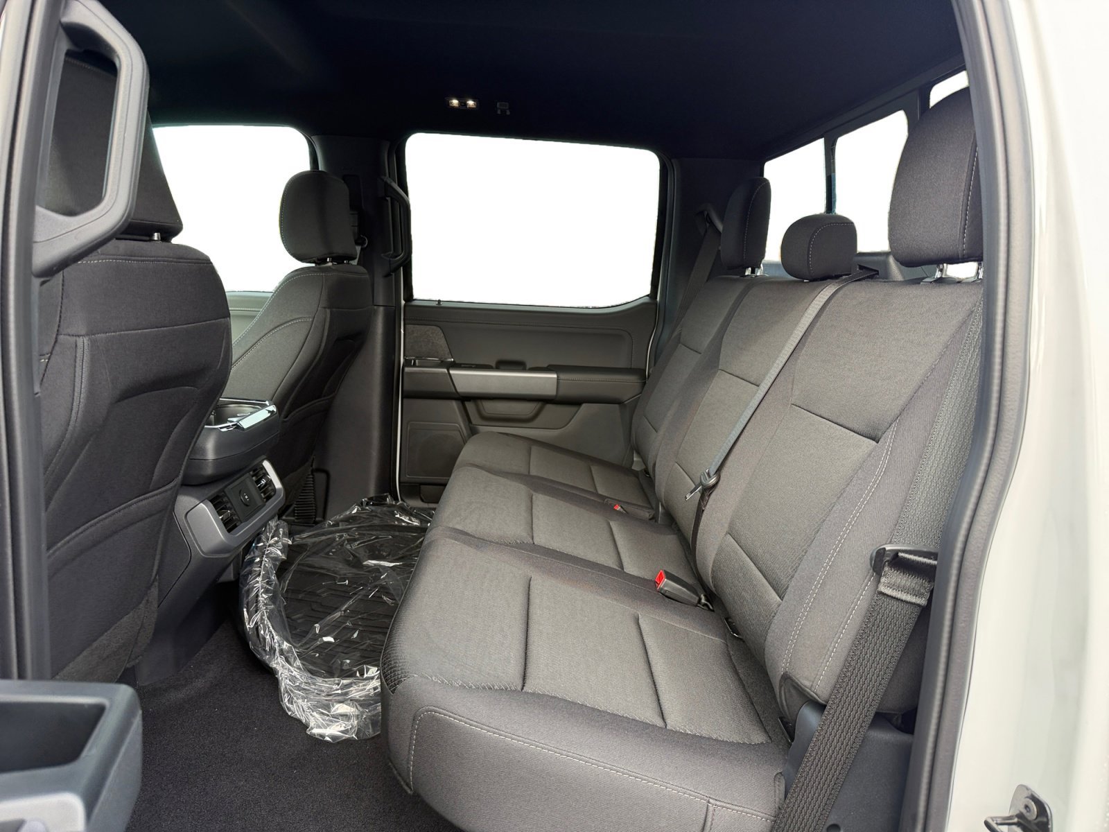 New 2026 Oxford White Ford XLT image 16