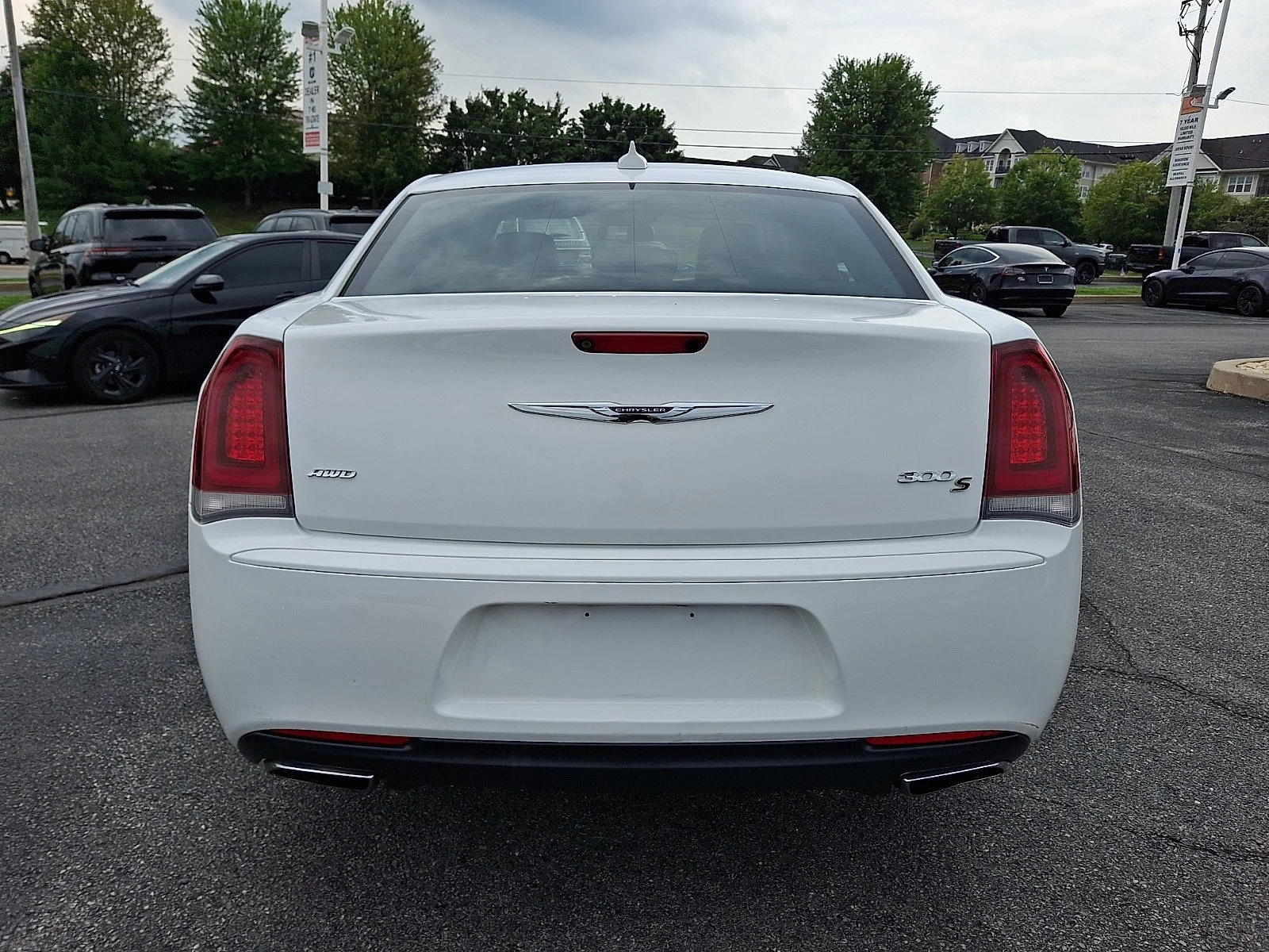 Used 2015 Bright White Clearcoat Chrysler 300S image 6