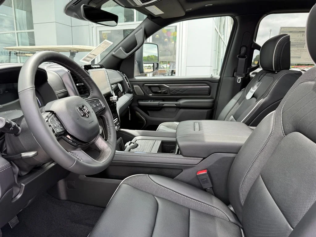 New 2026 Diamond Black Crystal Pearl-Coat Exterior Paint RAM Limited image 4