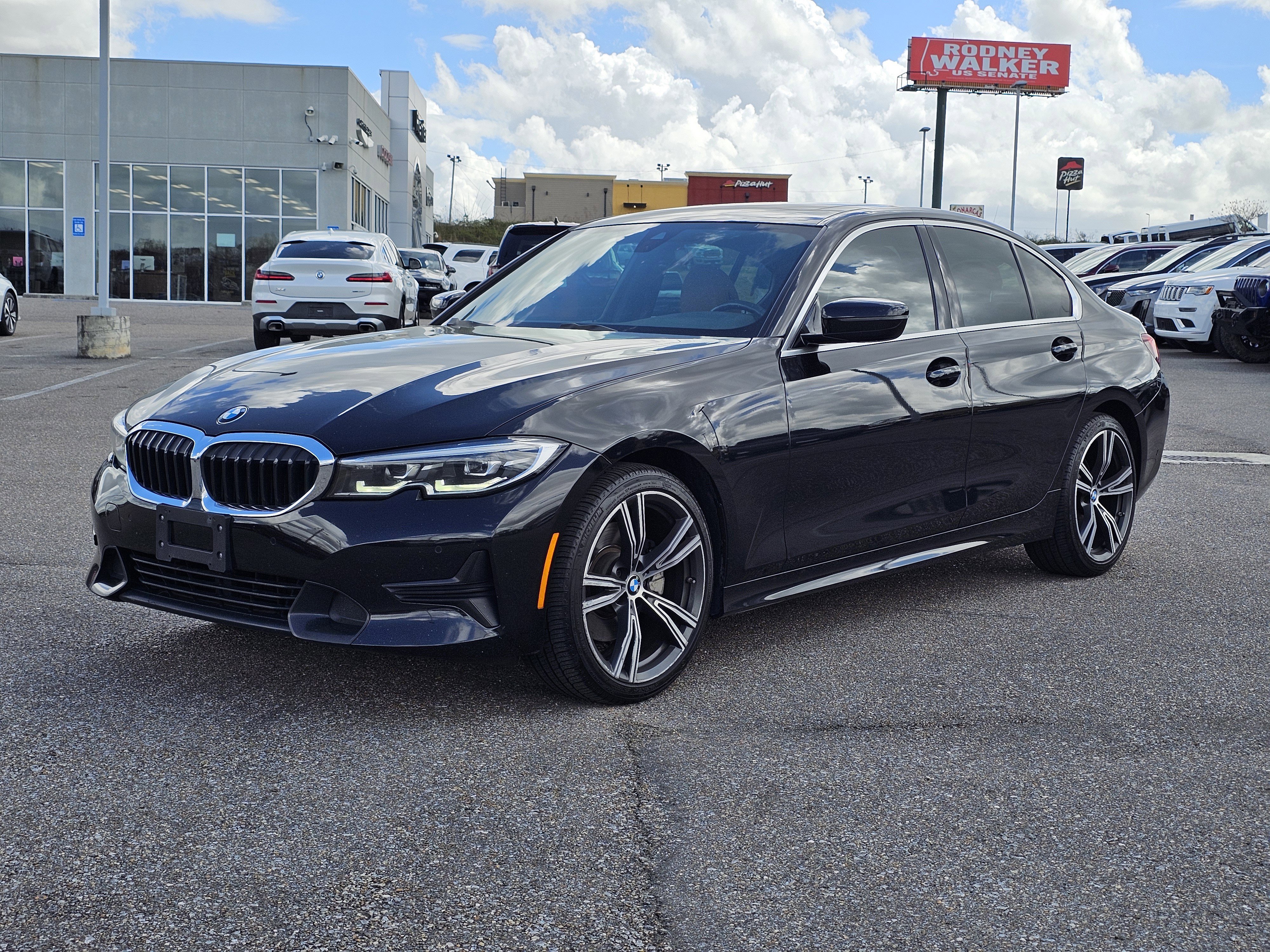 2022 BMW 3 Series 330i xDrive Sedan's photo