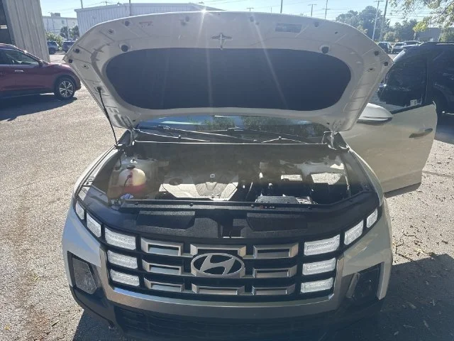 Used 2025 White Hyundai SEL image 30