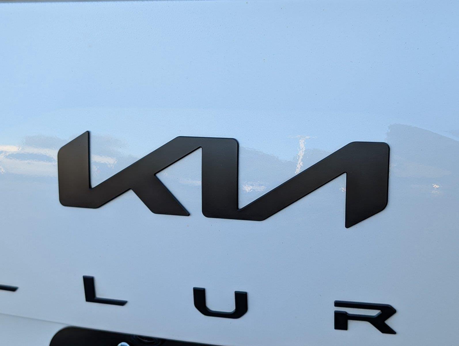 Used 2025 Glacial White Pearl Kia SX-Prestige X-Line image 6