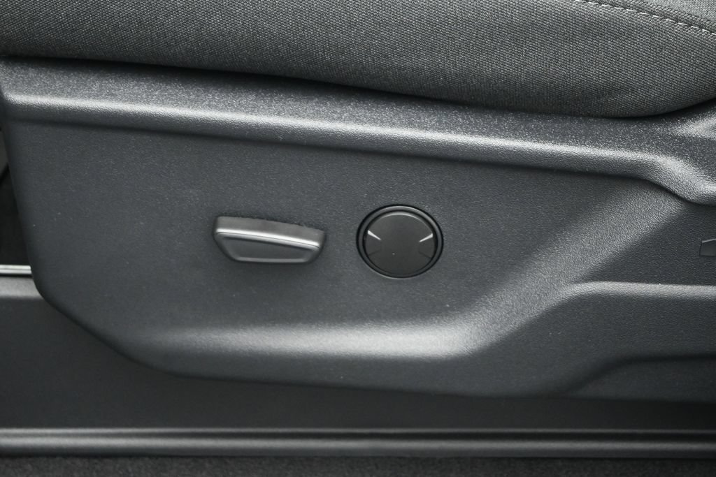 New 2026 Oxford White Ford XLT image 9