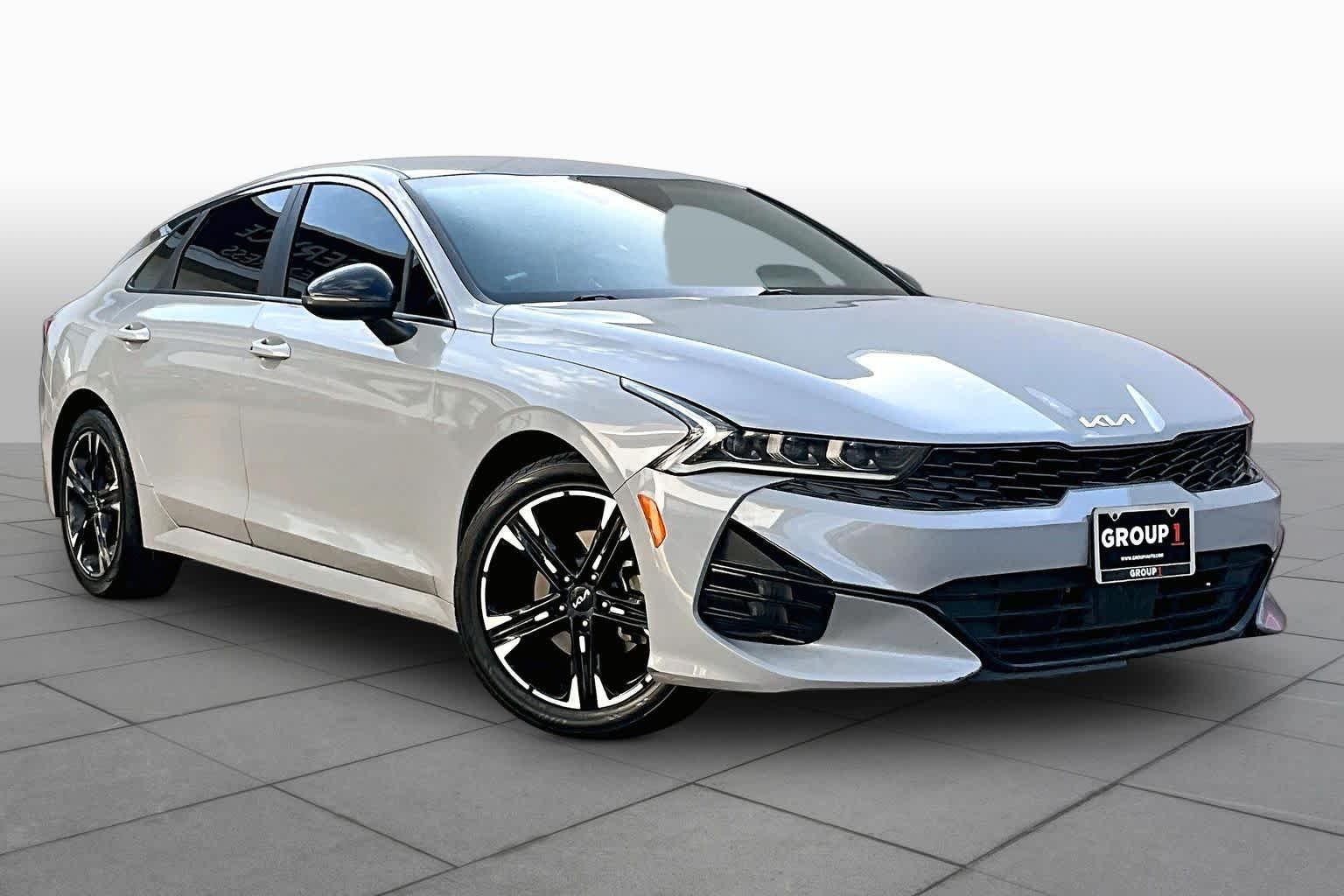 Used 2023 Wolf Gray Kia GT-Line image 3
