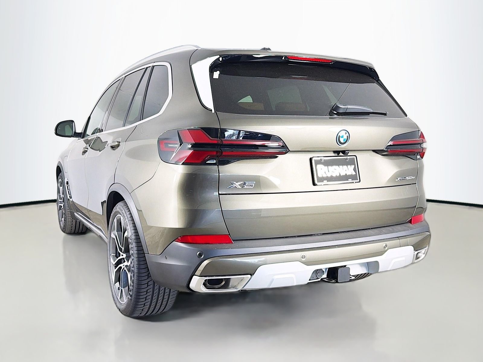 New 2026 Manhattan Green Metallic BMW xDrive50e image 5