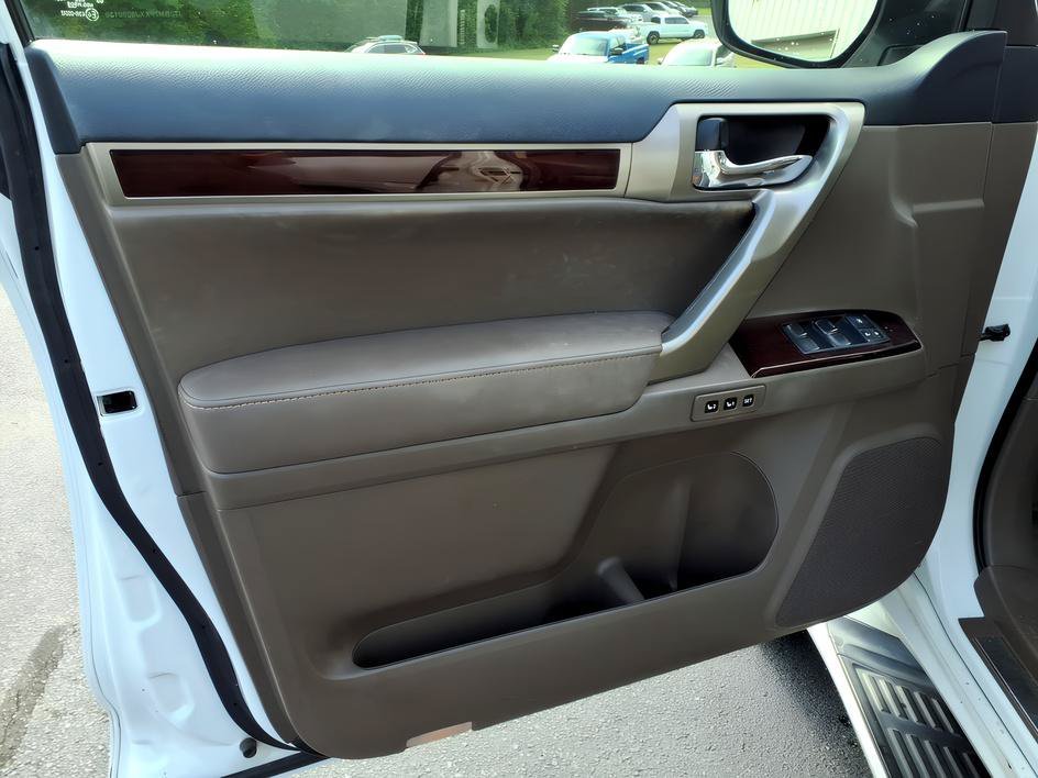 Used 2018 Starfire Pearl Lexus 460 image 17