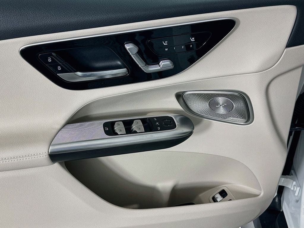 New 2027 Polar White Mercedes-Benz GLC 350e image 18