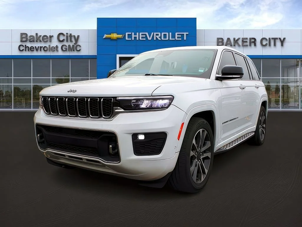 Used 2022 Bright White Clearcoat Jeep Overland image 40