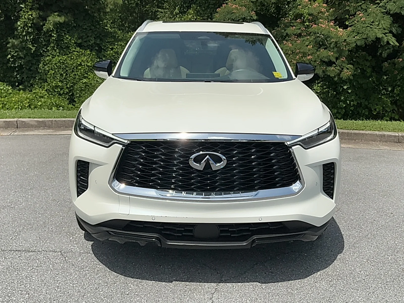 Used 2023 Majestic White INFINITI LUXE AWD image 18