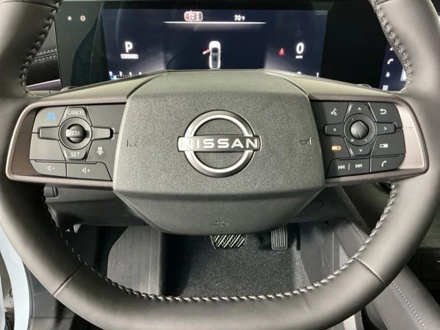 New 2027 White Nissan Platinum image 13