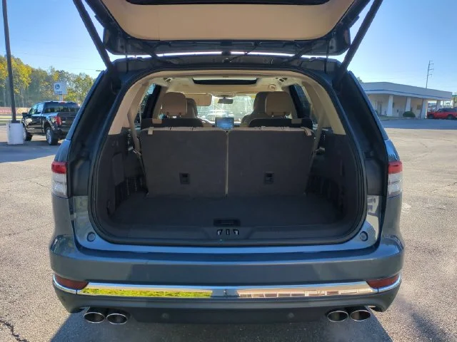 Used 2021 Blue Lincoln Reserve image 33