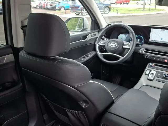 Used 2024 Silver Hyundai SEL image 14