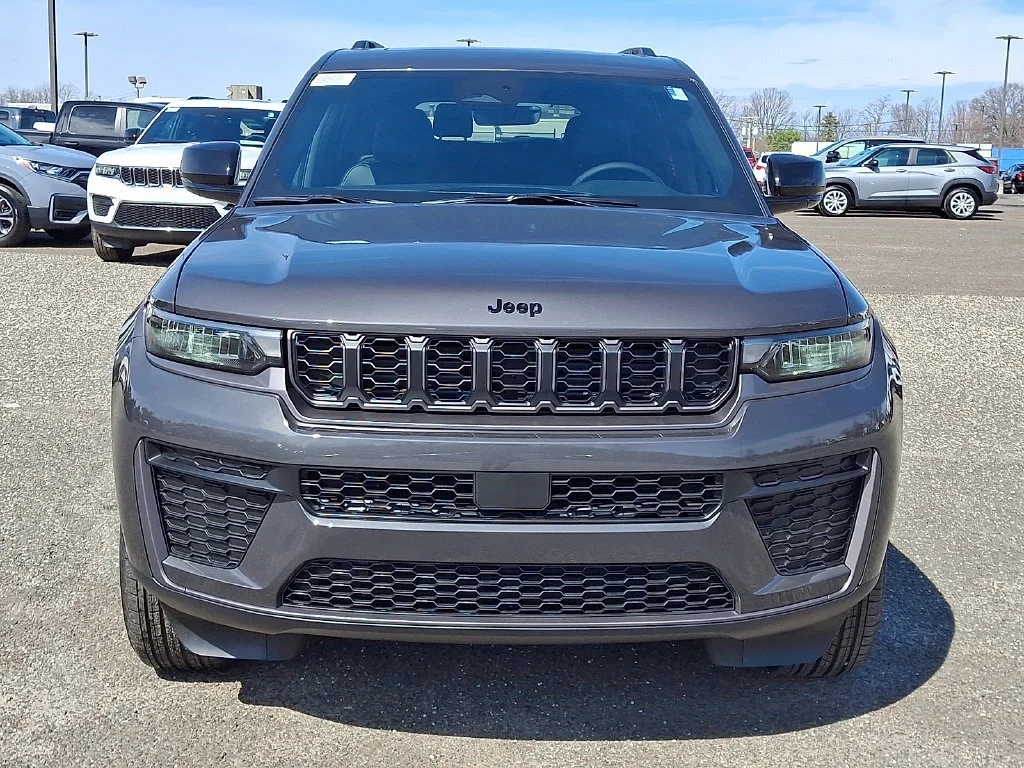 New 2026 Baltic Gray Metallic Clear-Coat Exterior Paint Jeep Laredo Altitude image 2
