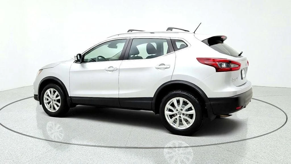 Used 2020 Brilliant Silver Metallic Nissan FWD SV image 7