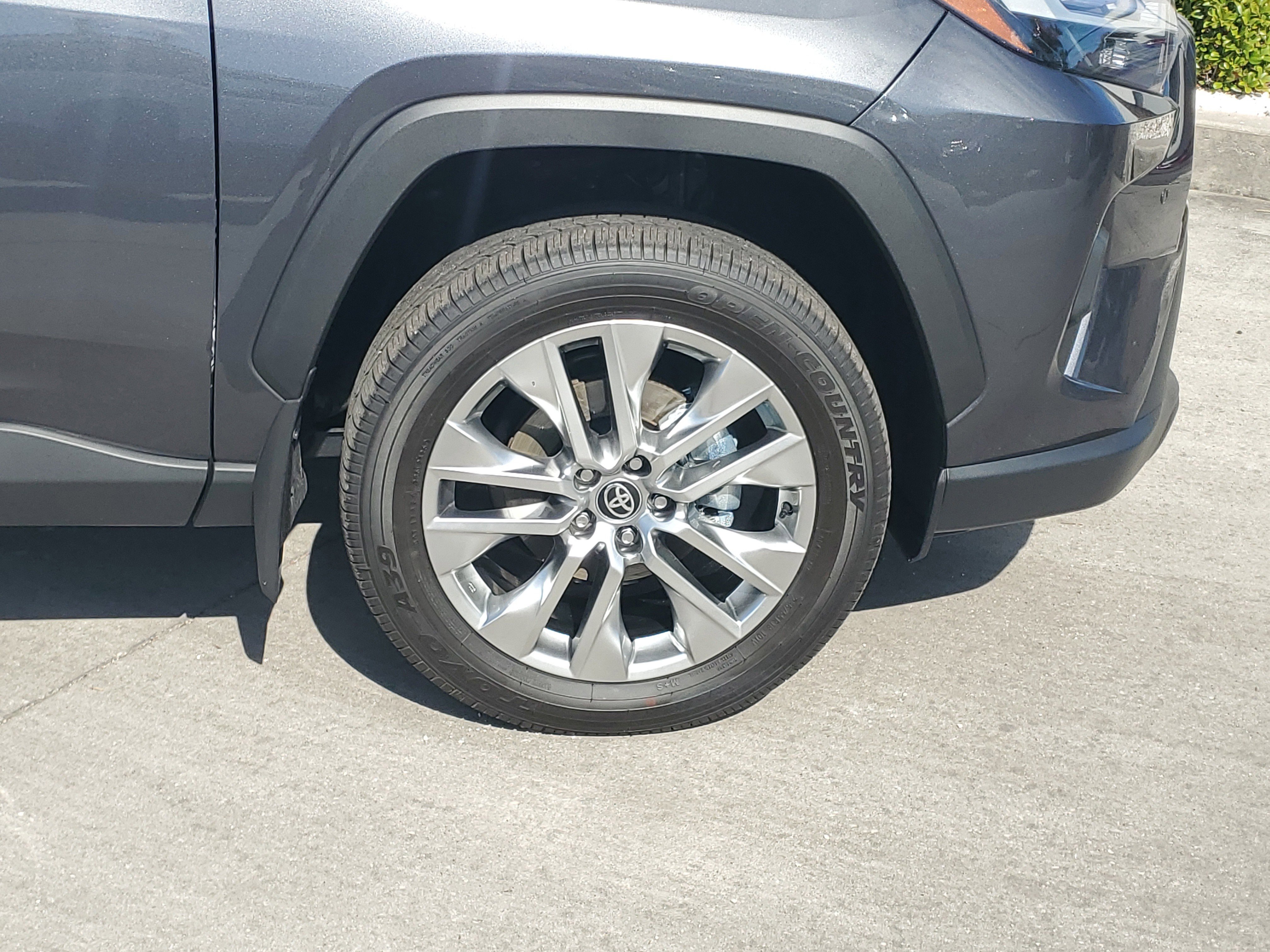 Used 2025 Magnetic Gray Metallic Toyota XLE Premium image 6