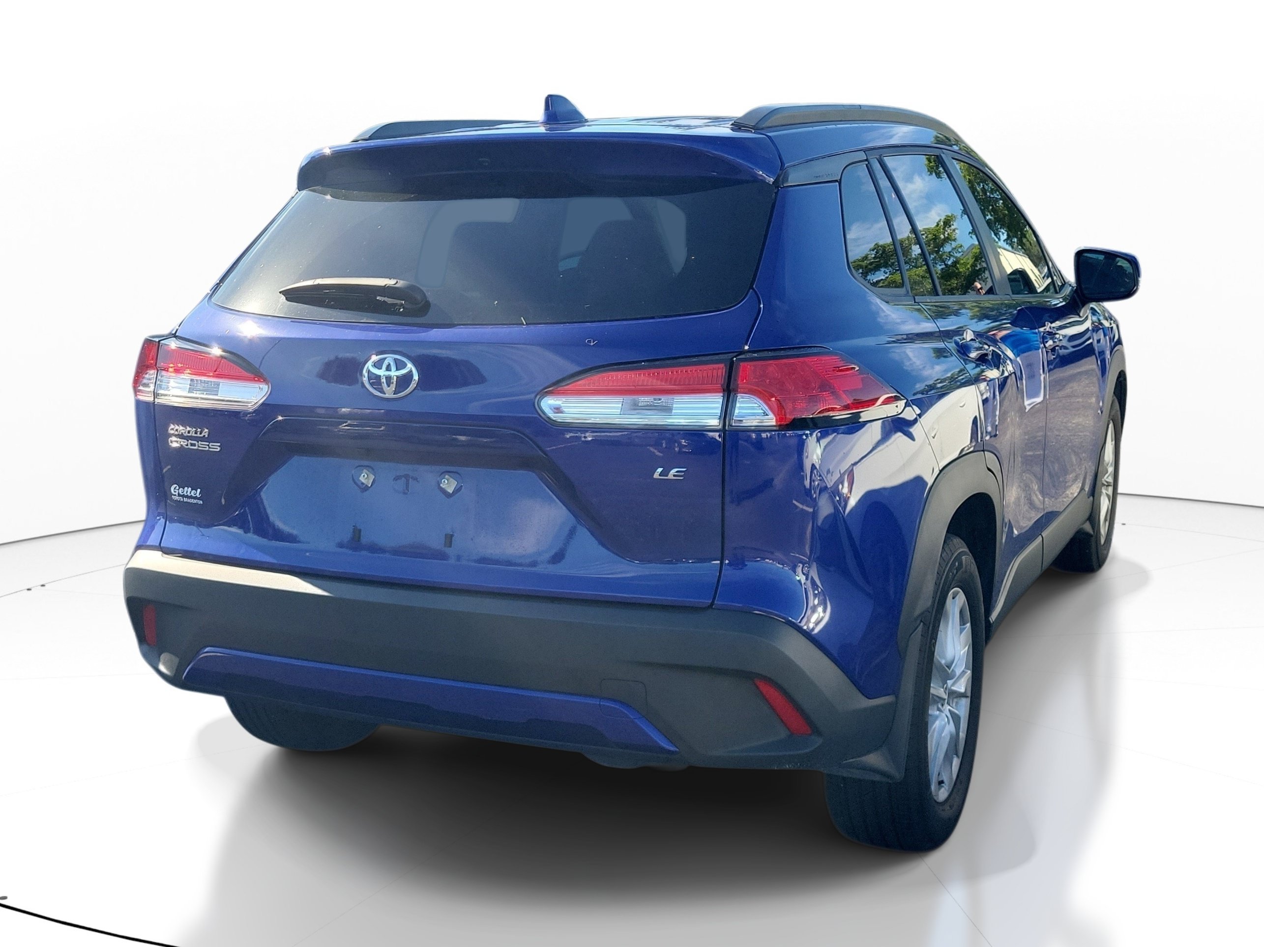 Used 2024  Toyota LE image 7