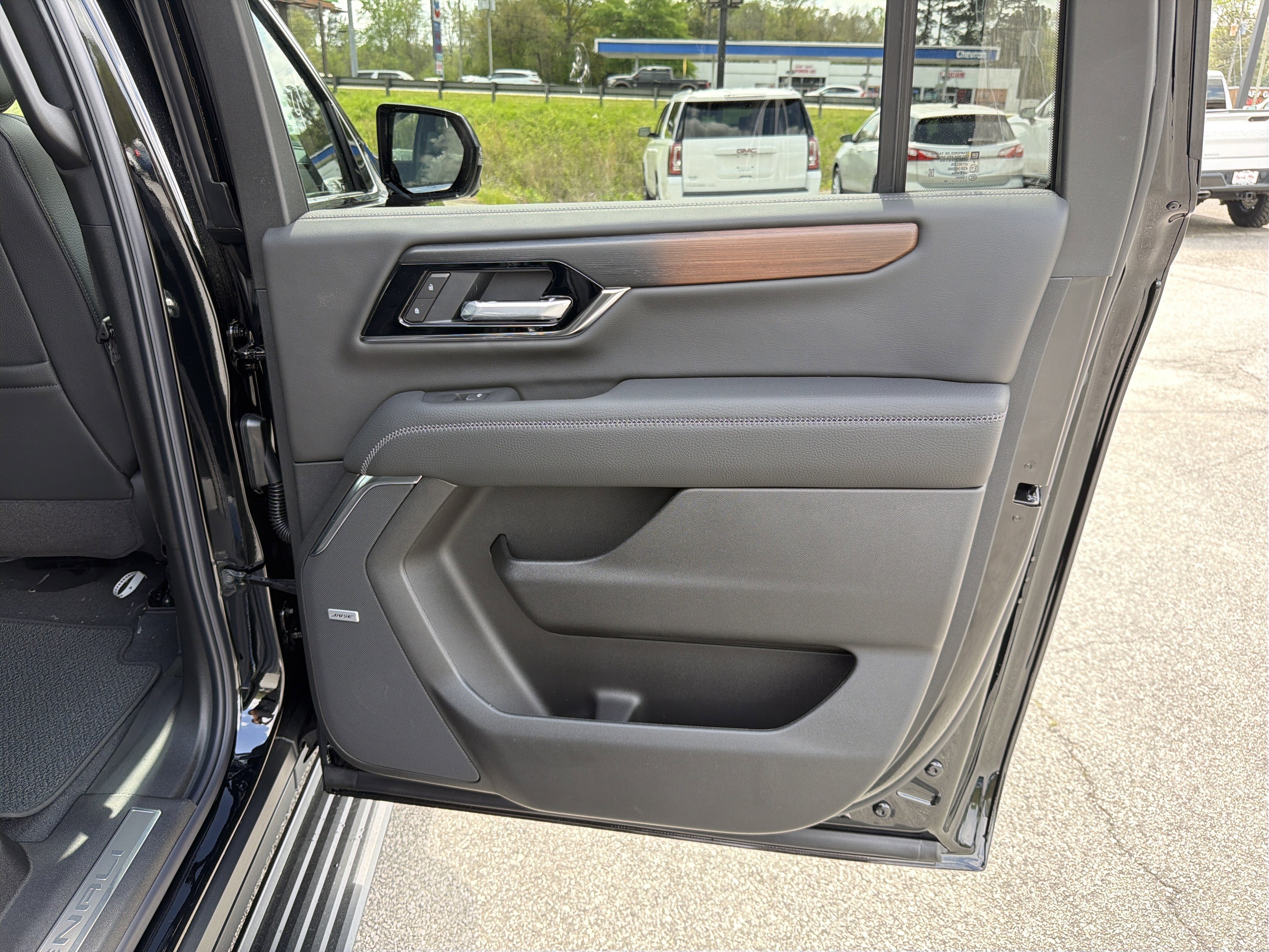 2026 GMC Yukon XL Denali - Photo 18