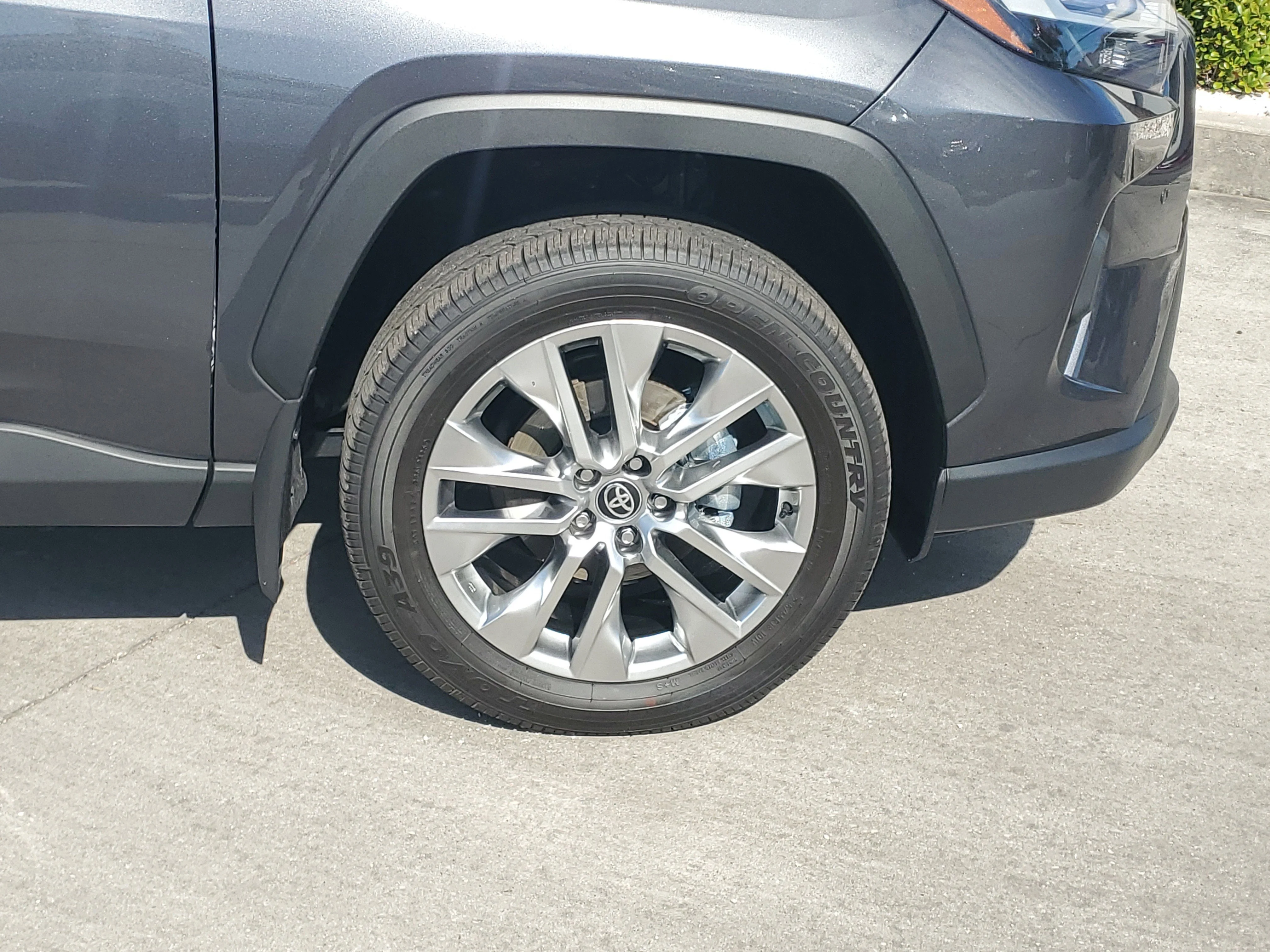 Used 2025 Magnetic Gray Metallic Toyota XLE Premium image 6