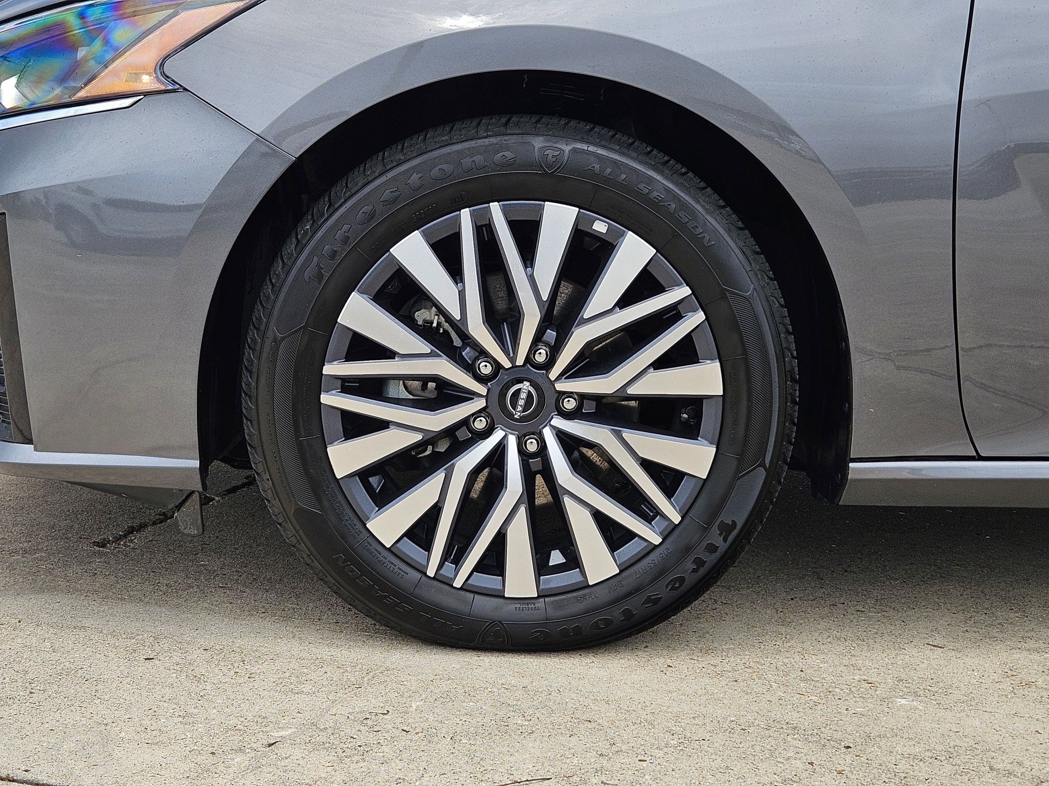 Certified Used 2025 Gun Metallic Nissan 2.5 SV image 10