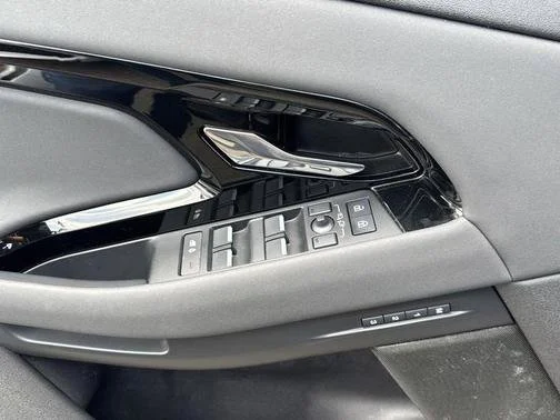Used 2024 Gray Land Rover S image 12