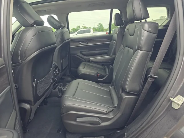 Used 2023 Gray Jeep Limited image 4