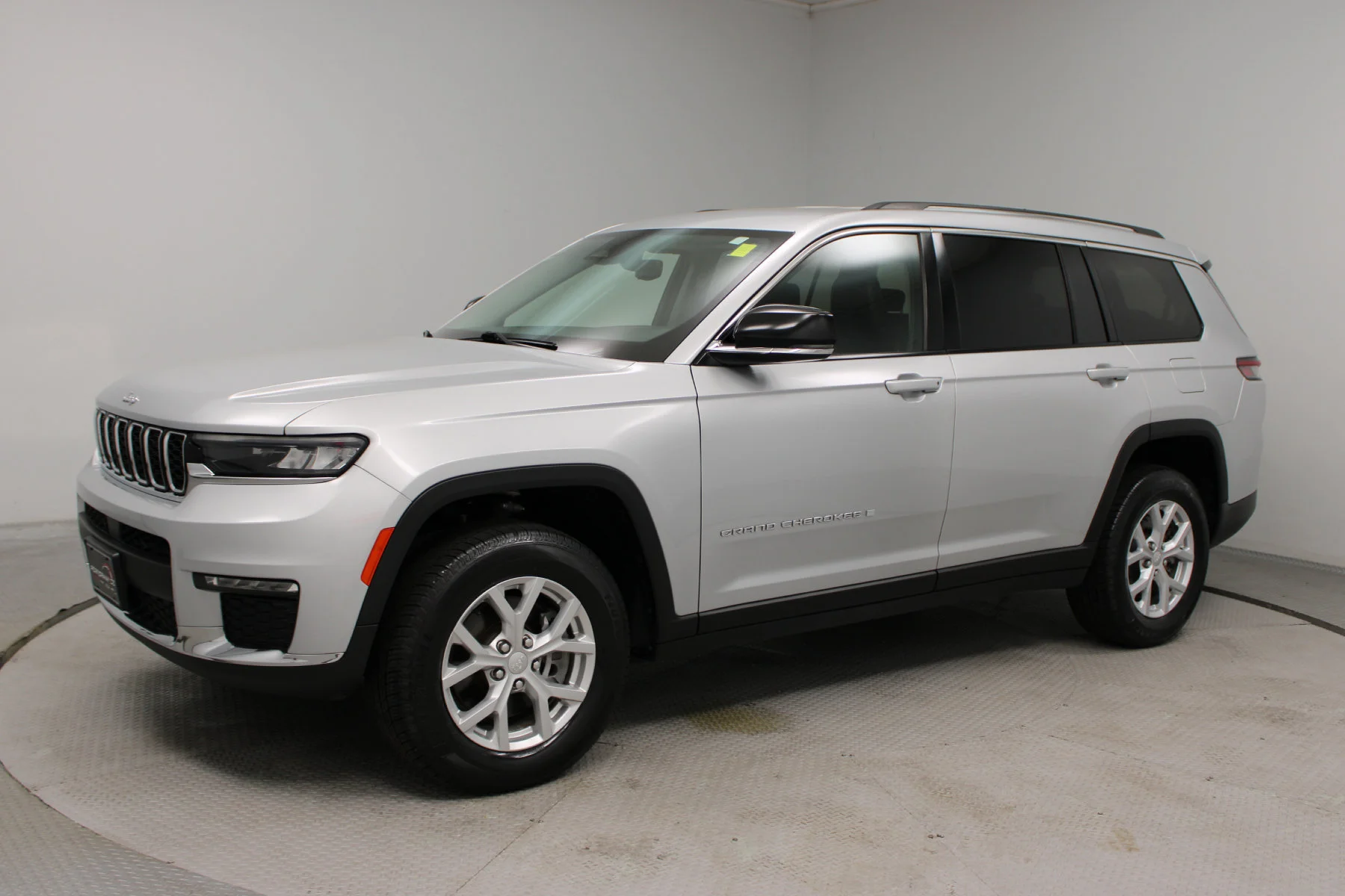 Used 2023 Silver Zynith Jeep Limited 4x4 image 6