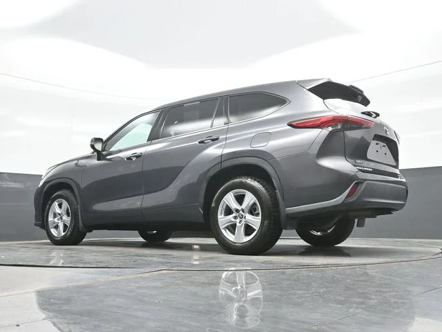 Used 2022 Gray Toyota LE image 19