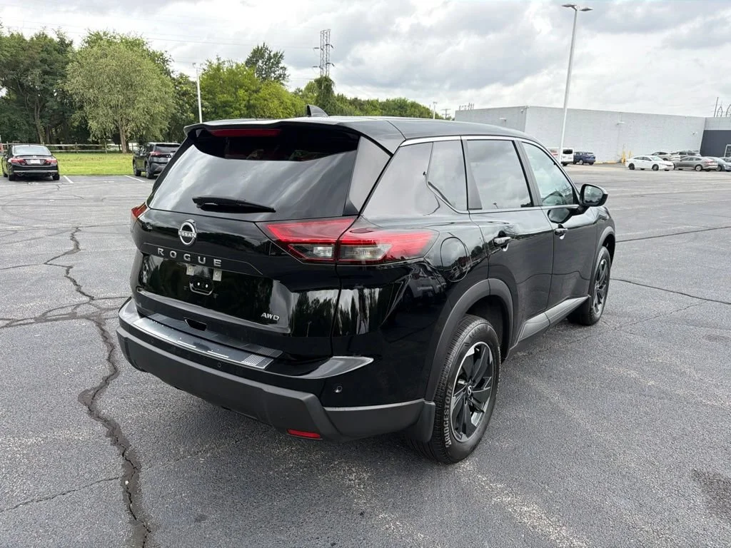 Used 2025 Kh3/super Blac Nissan SV image 8
