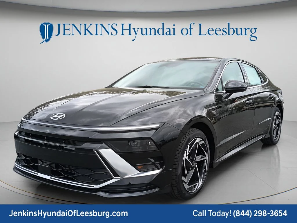 Used 2024 Black Hyundai SEL image 14