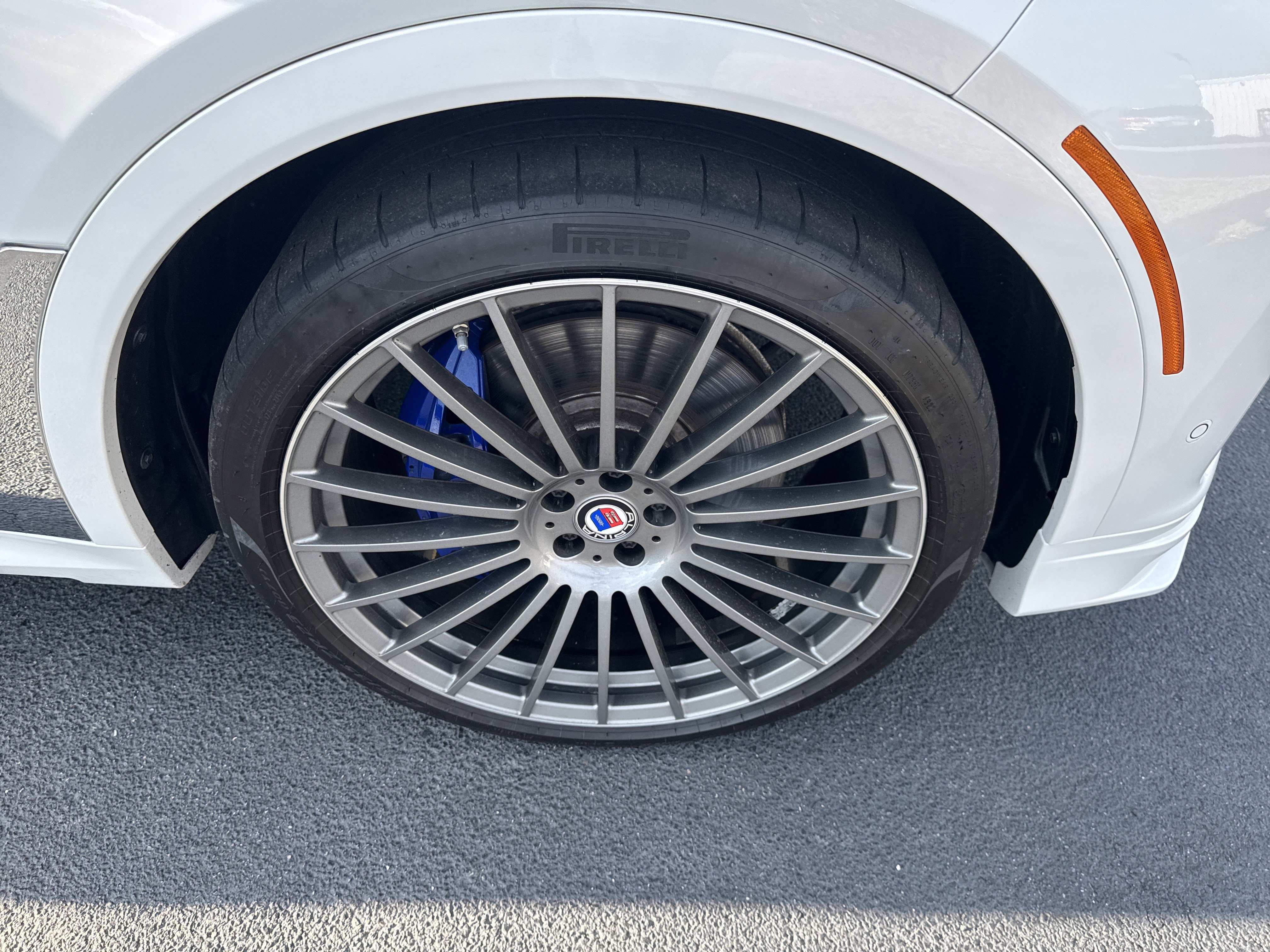 2022 BMW X7 ALPINA XB7 - Photo 10