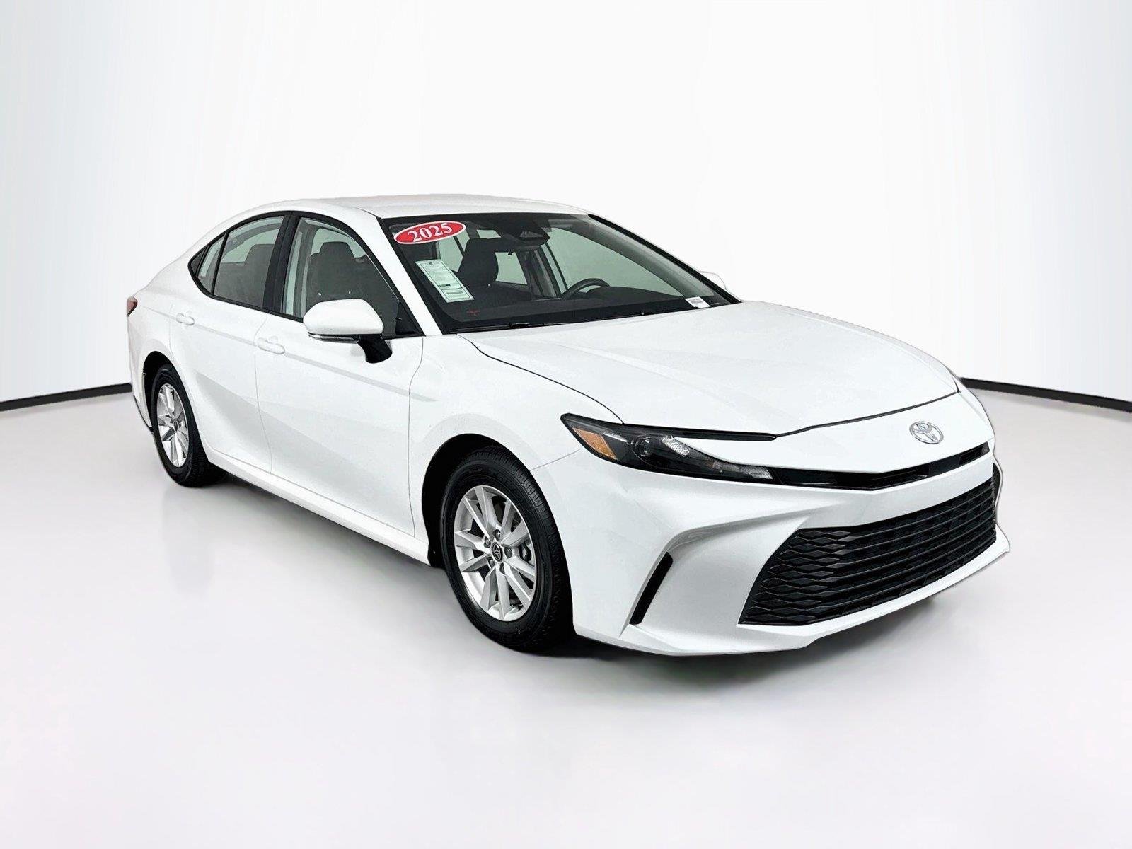 Used 2025 Ice Cap Toyota LE image 9