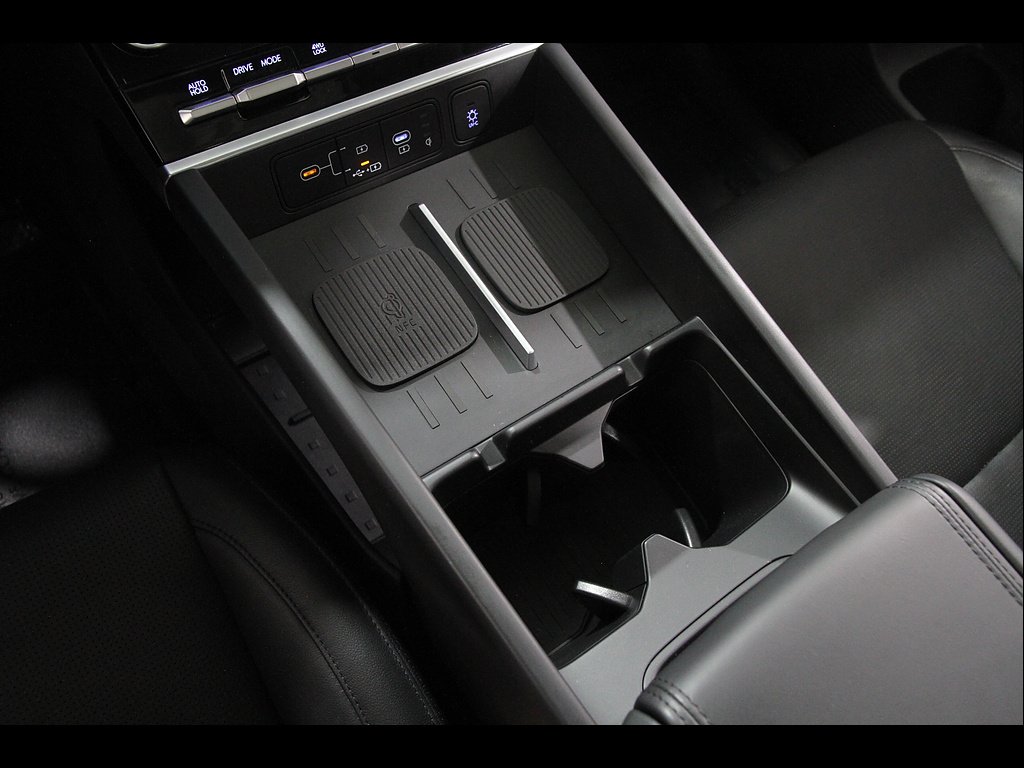 2025 Hyundai Santa Fe Limited - Photo 16