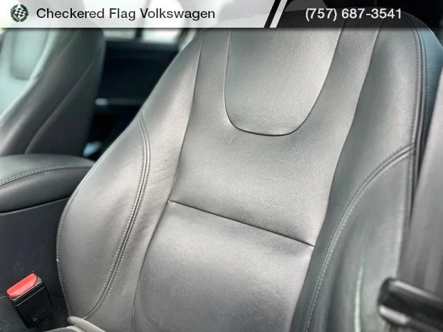 Used 2017 Bright Silver Metallic Volvo T5 image 21