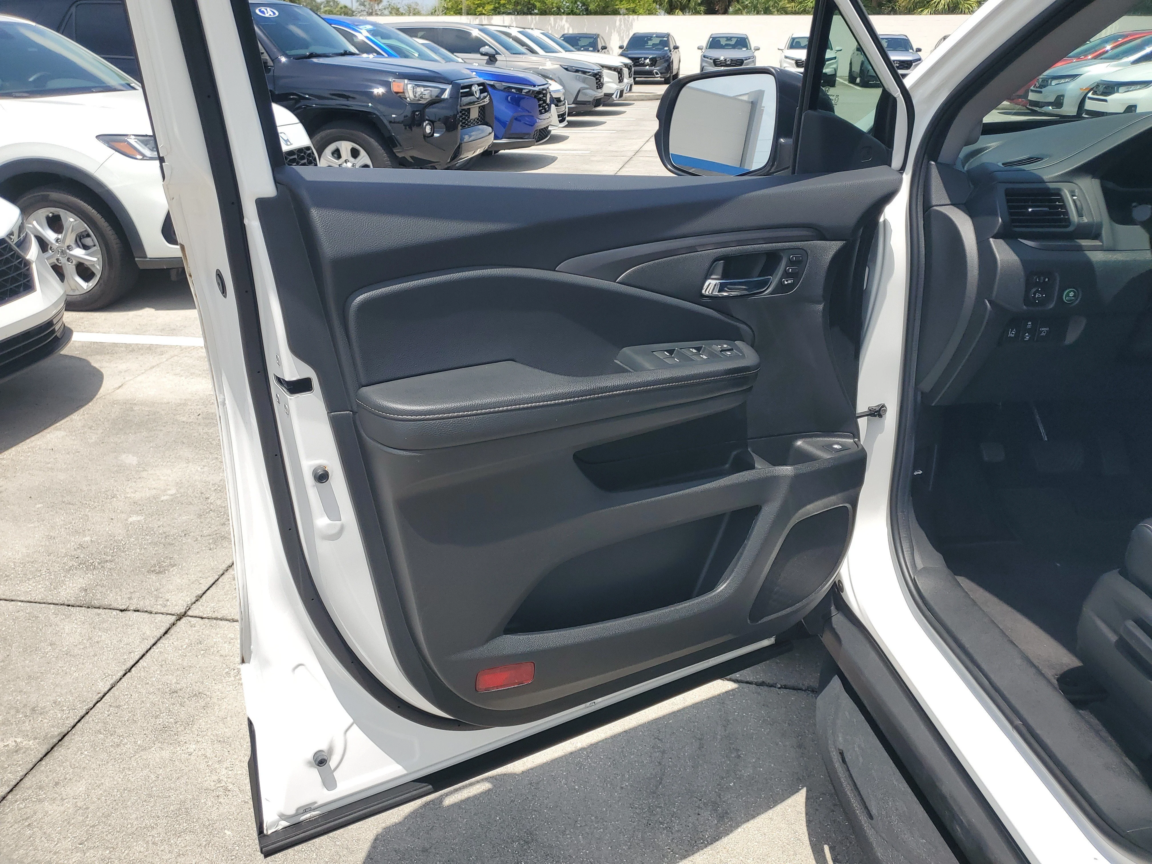 Used 2023 Platinum White Honda RTL image 23