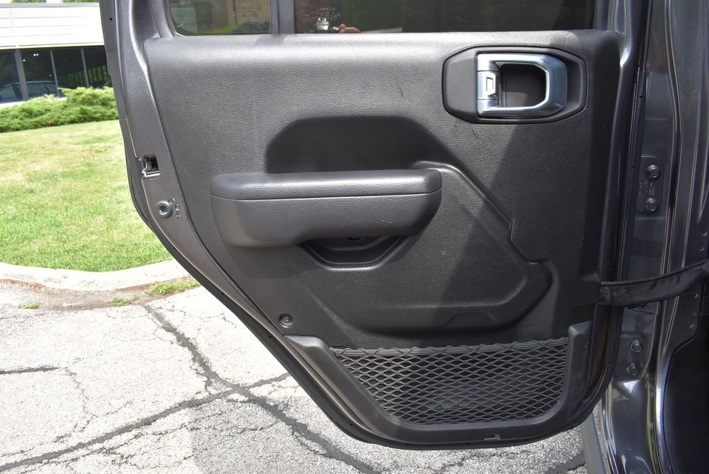 Used 2022 Crystal Metallic Jeep Sport image 42