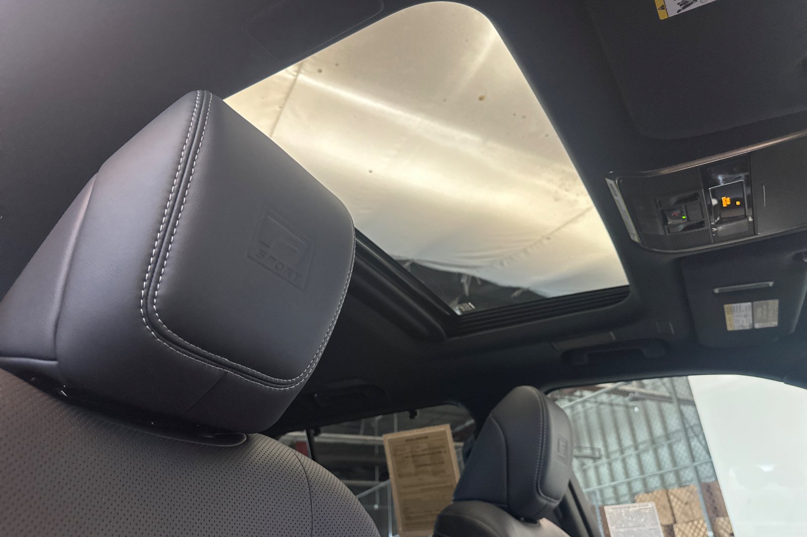 2026 Lexus LX 700h F-Sport - Photo 18
