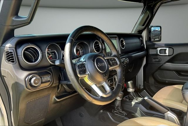 Used 2020 Silver Jeep Unlimited Sahara image 18